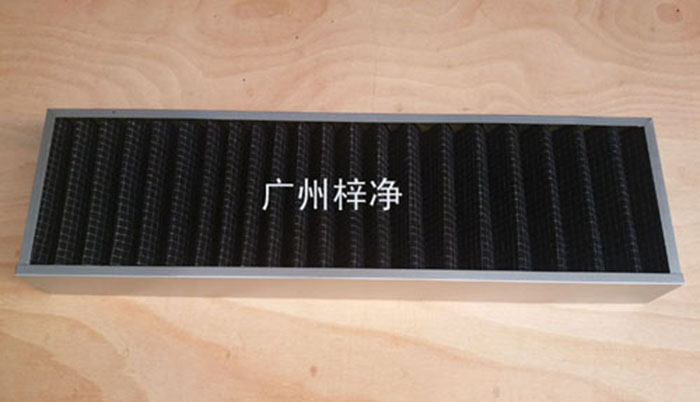 活性碳過濾器廣泛用于化學、制藥、食品、娛樂場所、需要凈化空氣的場所， 有害氣體如苯、甲醛、氨氣等的吸附脫除 溶劑的回收 ，采用活性炭氈比表面積大，吸附能力強，迅速處理各種有害氣體, 有效潔凈空氣對氣味的控制。