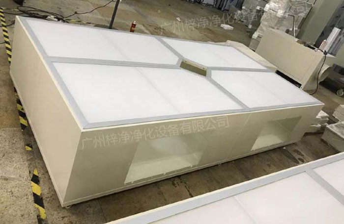 潔凈層流送風(fēng)天花等級(jí)分別為百級(jí)層流送風(fēng)天花、千級(jí)層流送風(fēng)天花、萬(wàn)級(jí)層流送風(fēng)天花等等。