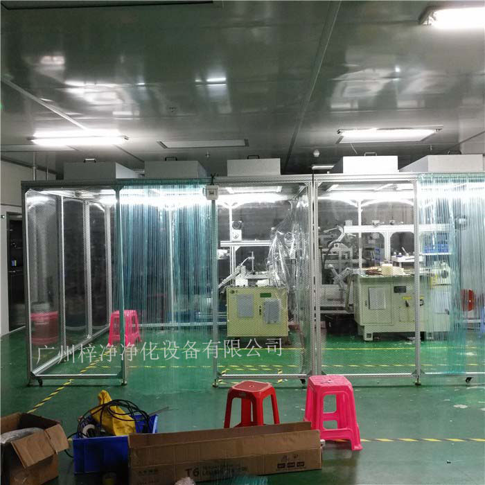 潔凈棚FFU高效過濾器長時間使用的過濾器內(nèi)部會積累大量塵埃，這些塵埃顆粒可能會被重新吸入潔凈棚內(nèi)，影響潔凈度。